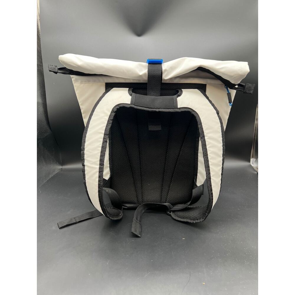 Titan Deep Freeze Arctic Backpack Cooler White Black - Picture 4 of 10